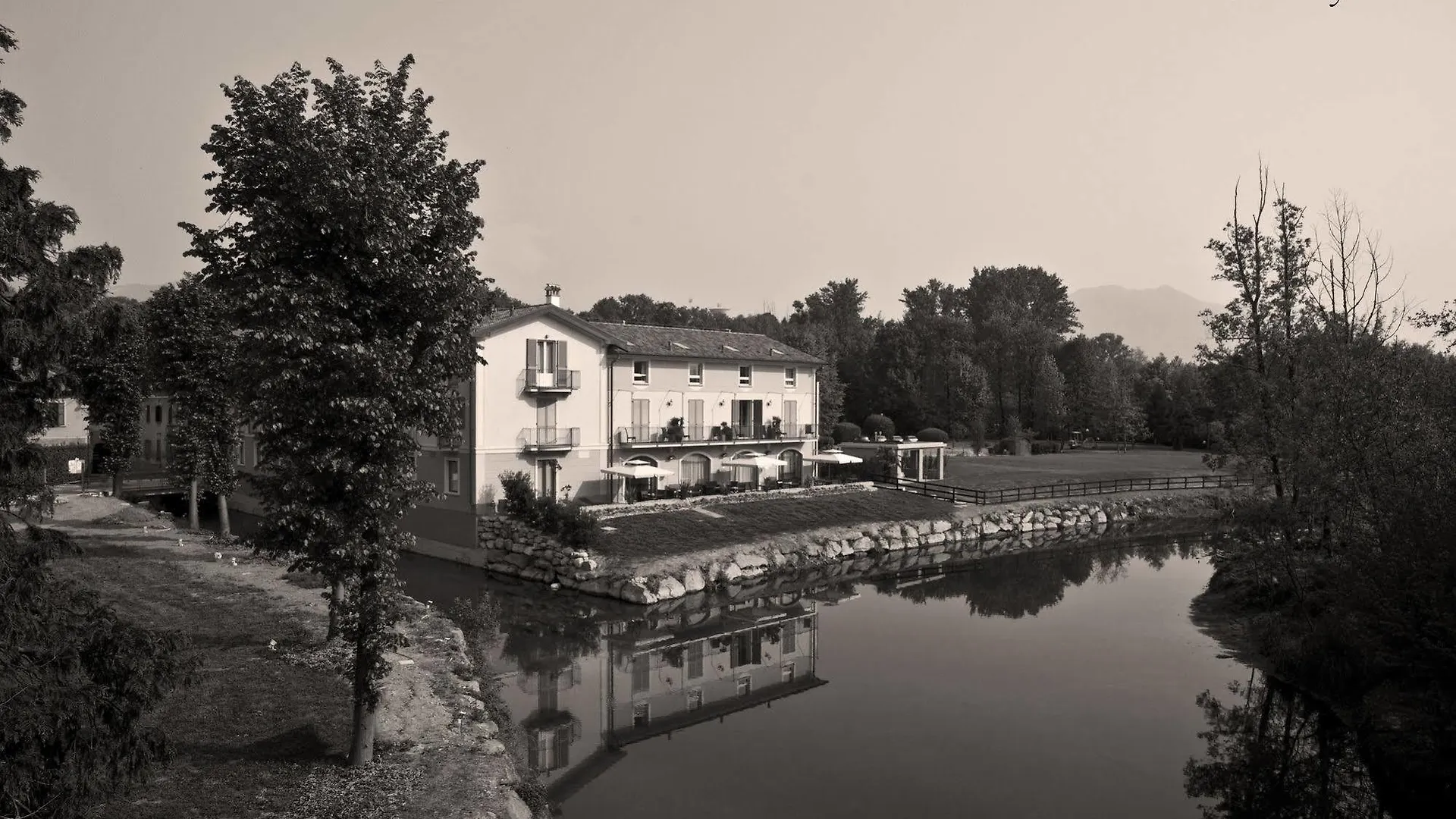 Hotel Il Corazziere Merone 4*,  Italy